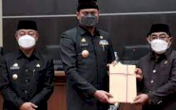 Optimalkan Potensi PAD, Pemkab Gowa Serahkan 3 Ranperda Ke DPRD