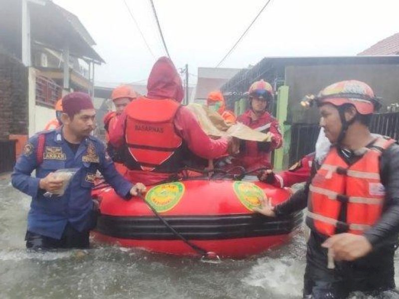 Evakuasi hingga Dinihari, 159 Warga Manggala Diungsikan dari Banjir