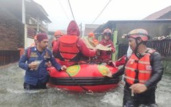 Evakuasi hingga Dinihari, 159 Warga Manggala Diungsikan dari Banjir