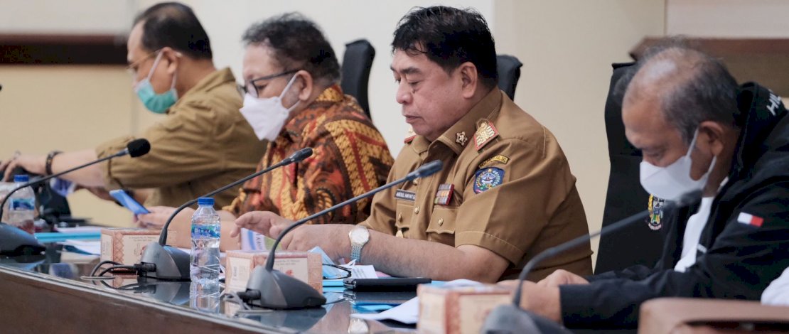Sekretaris Daerah Provinsi Sulsel, Abdul Hayat Gani, membuka Rapat Koordinasi (Rakor) Percepatan Pelaksanaan Reforma Agraria Provinsi Sulsel, Sulawesi Utara, Sulawesi Barat, Sulawesi Tenggara dan Gorontalo, yang diselenggarakan Kementerian Koordinator Bidang Perekonomian RI, di Ruang Rapat Pimpinan Kantor Gubernur Sulsel, Rabu, 7 Desember 2021.