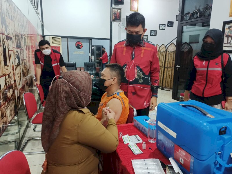 Peserta Vaksinasi Ridwan Wittiri Dihadiahkan Sembako 