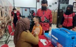 Peserta Vaksinasi Ridwan Wittiri Dihadiahkan Sembako 