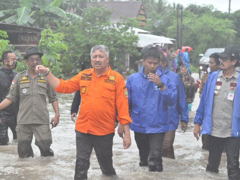 Sisir Pantai Tiga Kecamatan, Bupati Pinrang: Tingkatkan Kewaspadaan