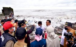 57 KK Mengungsi Akibat Abrasi di Takalar