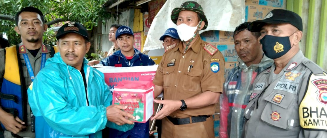 Pemkab Gowa Turunkan Tim Siaga Bencana untuk Salurkan Makanan ke Korban Banjir