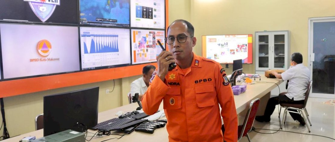 Kepala BPBD Kota Makassar Pantau Titik Banjir di Warr Room