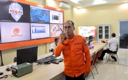 Kepala BPBD Kota Makassar Pantau Titik Banjir di Warr Room