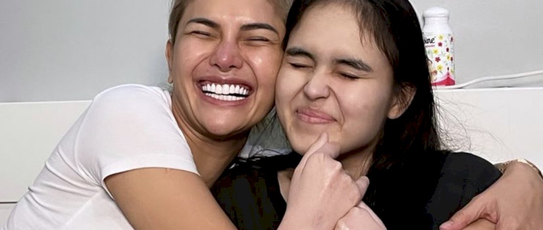 Potret Laura Anna dan Nikita Mirzani.