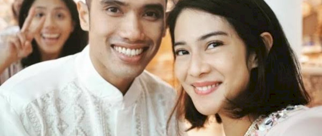 Potret Dian Sastro dan Suaminya.