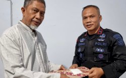 Diinisiasi Komandan Batalyon, Personil Brimob Bone Salurkan Zakat Setiap Bulan di BAZNAS