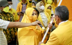 Terpilih Ketua Golkar Parepare, Air Mata Erna Rasyid Taufan Tak Terbendung