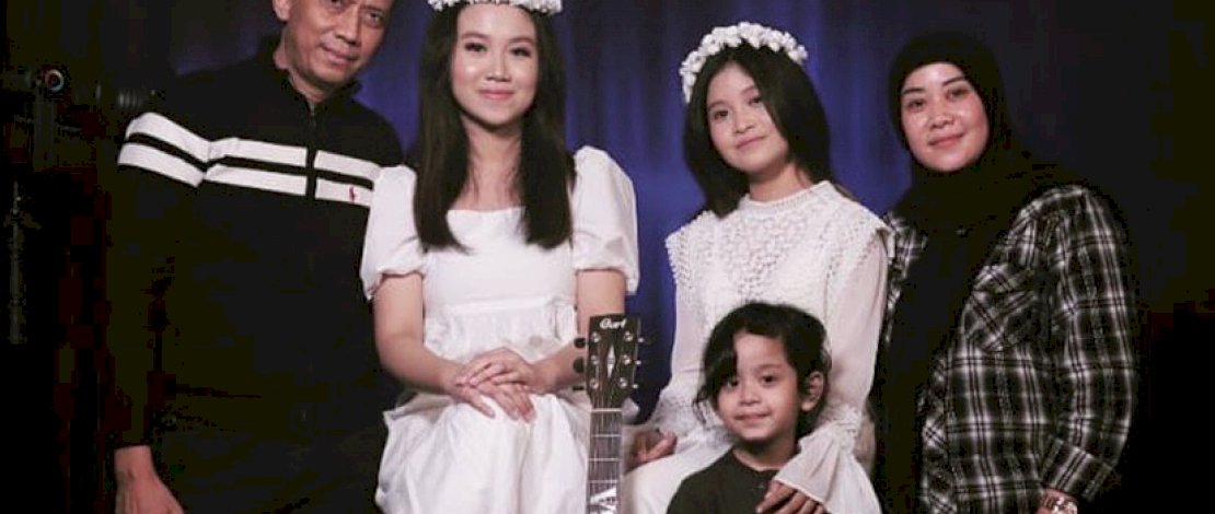 Potret Ayah, Ibu dan Adik-Adik Vanessa Angel, diunggah dalam instagram ayahnya, @dodysoedrajat_1.