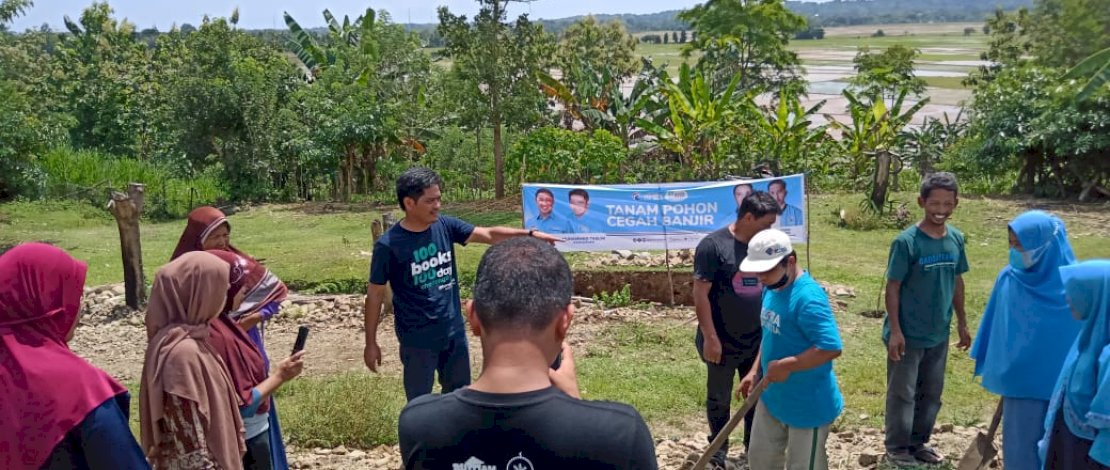 Suasana penanaman pohon di Kabupaten Bone, Sabtu (11/12).