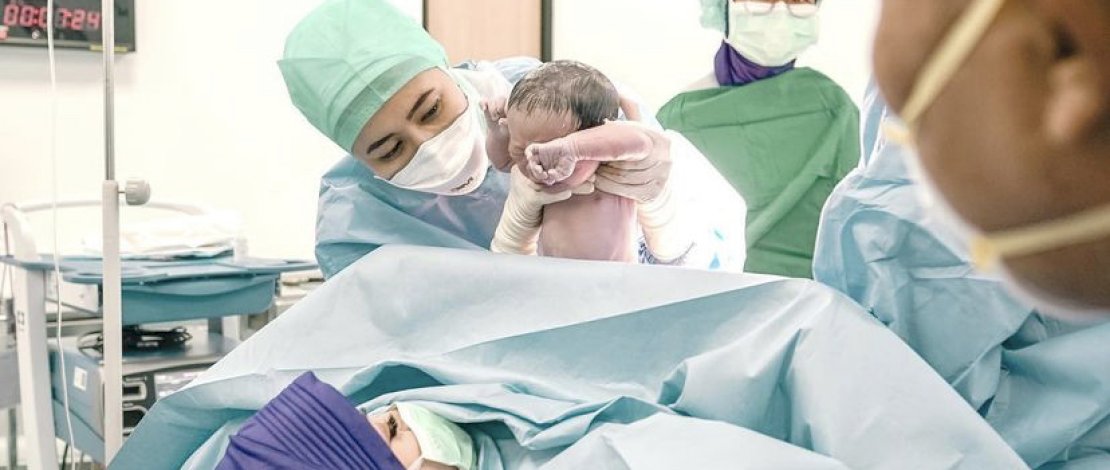Unggahan lahiran Nathalie telah dibagikan di laman Instagramnya, Minggu (12/12/2021).