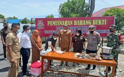 Kejari Luwu Musnahkan Puluhan Barang Bukti Sabu dan Ribuan Obat Terlarang