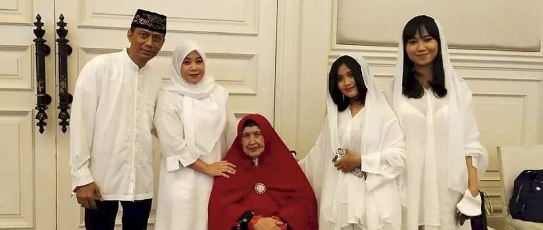 Potret keluarga mendiang Vanessa Angel di acara 40 hari meninggalnya Vanessa, Senin (13/12/2021).