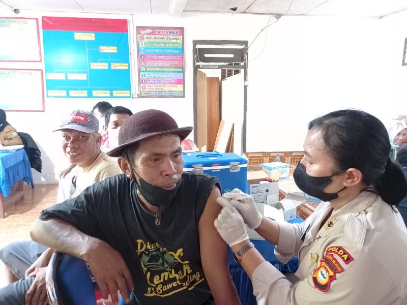 Kapolres Luwu Genjot Gerakan Percepatan Vaksinasi, Libatkan  Kepala Desa dan Lurah  