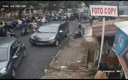 Video Detik-detik Rombongan Pengantar Jenazah Aniaya Dosen di Makassar