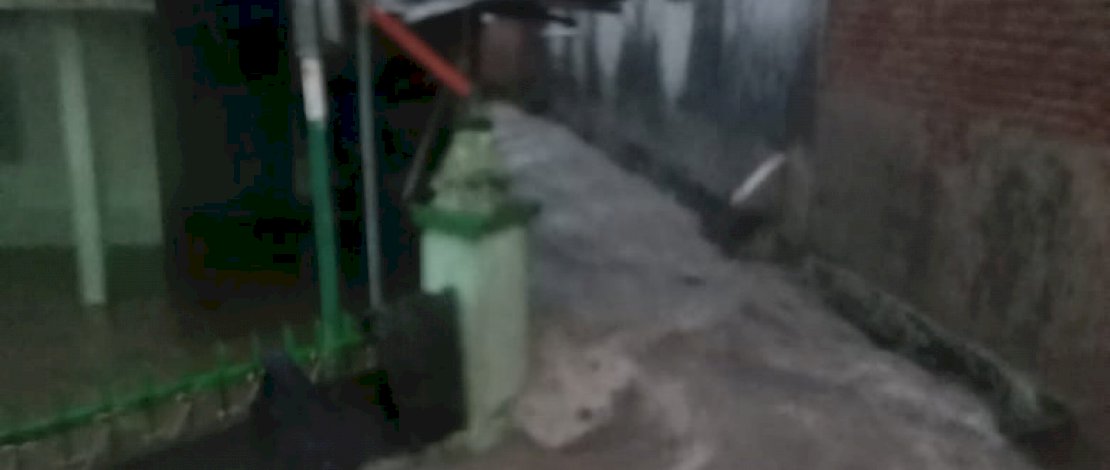 Banjir di Kelurahan Timbangan, Kecamatan Padangsidimpuan Utara, Kota Padangsidimpuan, rovinsi Sumatera Utara pada Selasa, (14/12). Istimewa Banjir di Kelurahan Timbangan, Kecamatan Padangsidimpuan Utara, Kota Padangsidimpuan, rovinsi Sumatera Utara pada Selasa, (14/12). Istimewa