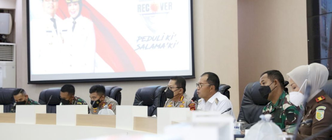 rapat koordinasi vaksinasi 80 persen jelang perayaan natal dan tahun baru yang di adakan di Ruang Sipakatau Lantai II Kantor Balaikota Makassar, Rabu (15/12/2021) Danny juga menegaskan tidak ada perayaan tahun baru.