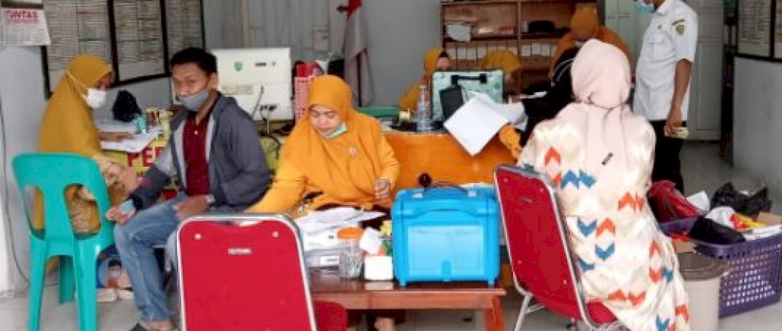 Vaksin di Aula Desa Cilellang, Kecamatan Mallusetasi, Kabupaten Barru, Sulsel, Rabu, 15 Desember 2021. Vaksin di Aula Desa Cilellang, Kecamatan Mallusetasi, Kabupaten Barru, Sulsel, Rabu, 15 Desember 2021.