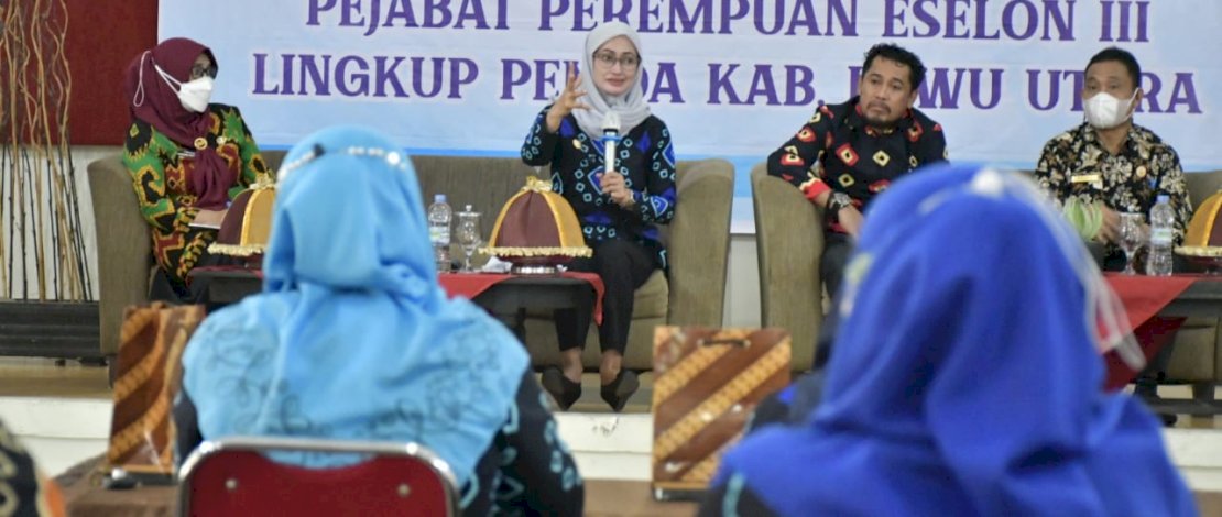 Bupati Luwu Utara, Indah Putri Indriani. indah sekaligus menjadi Narasumber utama pada kegiatan tersebut yg dilaksanakan  Dinas Pemberdayaan Perempuan, Perlindungan Anak, Pengendalian Penduduk, dan Keluarga Berencana (DP3AP2KB), Kamis (9/12/2021), di Aula Hotel Bukit Indah, Masamba.