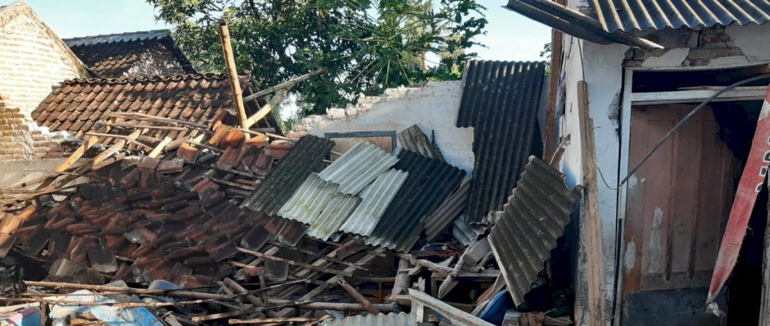 Kondisi rumah warga setelah gempa 5,1 M guncang Jember (16/12). Istimewa
Kondisi rumah warga setelah gempa 5,1 M guncang Jember (16/12). Istimewa