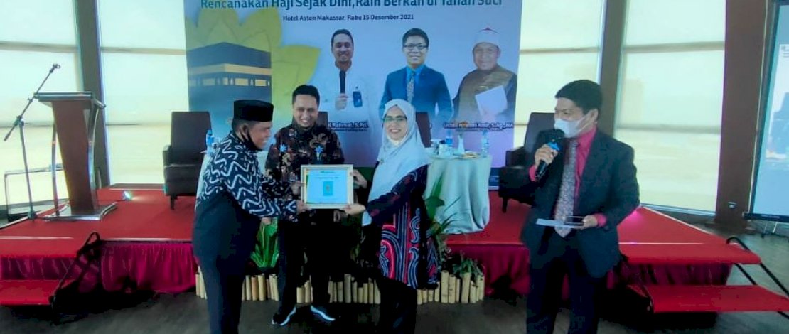 Pegadaian Cabang Syariah Sentral melaksanan kegiatan literasi keuangan syariah Webinar dan Seminar Rencanakan Haji Sejak Dini, Raih Berkah di Tanah Suci, di Hotel Aston Makassar, Rabu, 15 Desember 2021. Pegadaian Cabang Syariah Sentral melaksanan kegiatan literasi keuangan syariah Webinar dan Seminar Rencanakan Haji Sejak Dini, Raih Berkah di Tanah Suci, di Hotel Aston Makassar, Rabu, 15 Desember 2021.