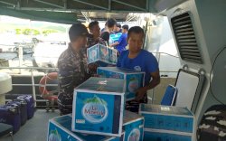 TNI AL Kirim Dua Kapal Perang Angkut Bantuan Korban Gempa di Selayar