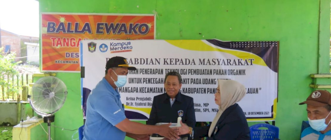 Dosen FPIK UMI Ajak Warga Gunakan Pakan Organik untuk Udang Windu Dosen FPIK UMI Ajak Warga Gunakan Pakan Organik untuk Udang Windu