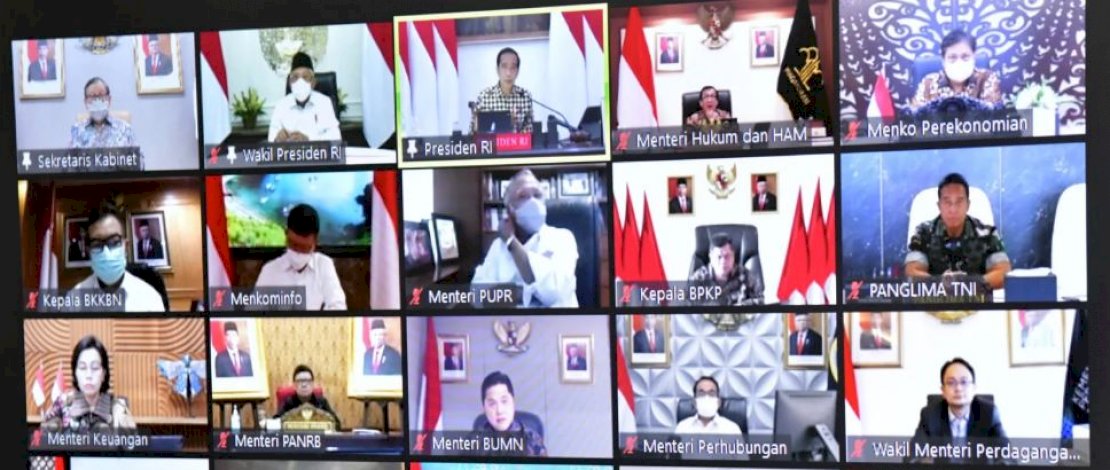 Rapat Terbatas mengenai Evaluasi Pemberlakukan Pembatasan Kegiatan Masyarakat (PPKM) yang dipimpin oleh Presiden RI Joko Widodo (Jokowi), Senin (20/12/2021) secara virtual. Rapat Terbatas mengenai Evaluasi Pemberlakukan Pembatasan Kegiatan Masyarakat (PPKM) yang dipimpin oleh Presiden RI Joko Widodo (Jokowi), Senin (20/12/2021) secara virtual.