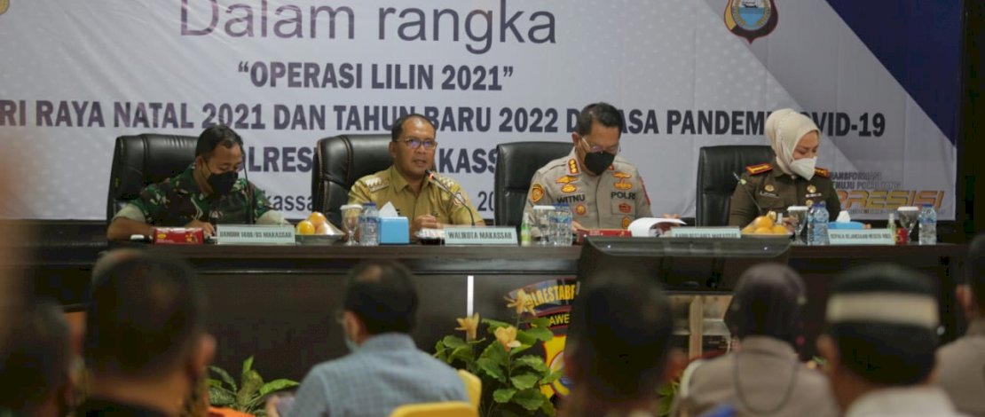 Pemerintah Kota bersama Polrestabes Makassar menggelar rapat koordinasi kesiapan operasi lilin tahun 2021, bertempat Aula Mappaodang Polrestabes Makassar. Senin (20/12/2021).