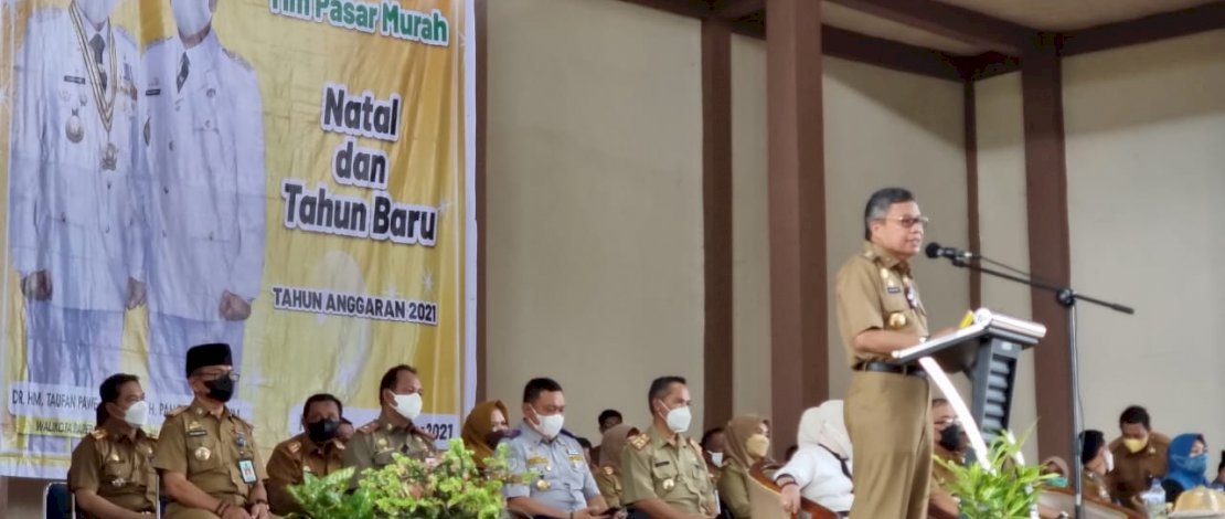 Wali Kota Parepare, Taufan Pawe, sambutan kegiatan pembukaan dan pelepasan Tim Pasar Murah jelang natal dan tahun baru yang digelar di Gedung Olahraga (GOR), Kelurahan Lompoe, Kecamatan Bacukiki, Kota Parepare, Senin (13/12/2021).