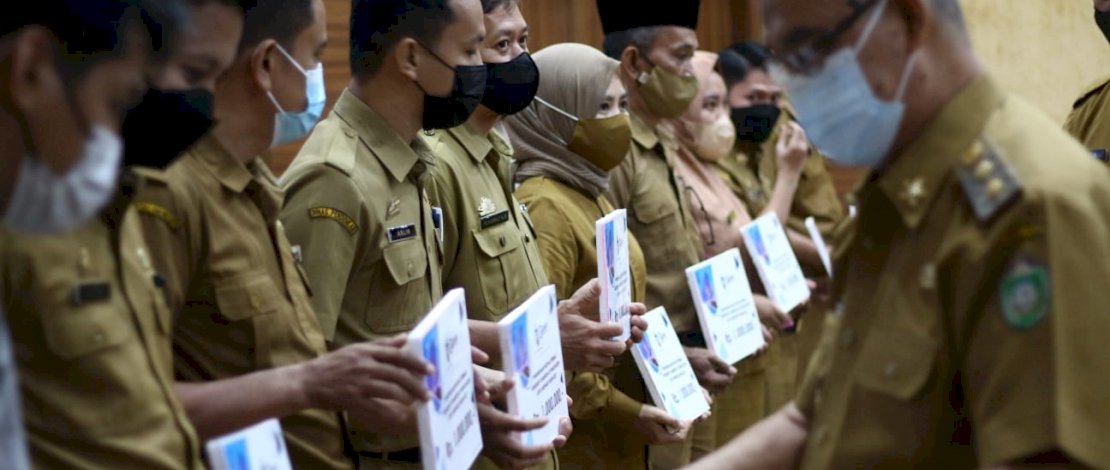 10 Guru SMP di Parepare Dapat Reward Top 10 Inovasi Terbaik di Bidang Pendidikan