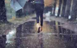 5 Cara Mudah Menjaga Kesehatan Saat Musim Hujan, Salah Satunya Rajin Cuci Tangan! 