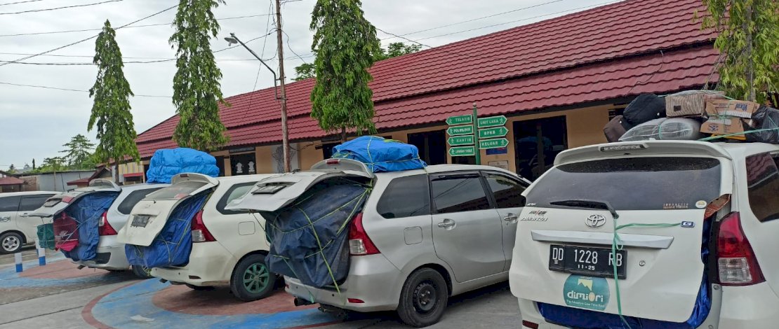 Empat unit mobil plat hitam memuat barang melebihi kapasitas diamankan Polres Luwu.
