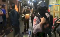 Polisi Bubarkan Perang Kelompok di Jalan Tinumbu