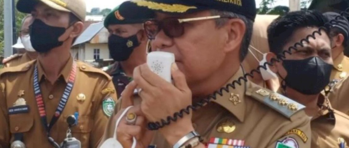 Pekerja Anjungan Cempae Ribut karena Rebutan Air, Taufan Pawe Turun Langsung Tenangkan Pekerja Anjungan Cempae Ribut karena Rebutan Air, Taufan Pawe Turun Langsung Tenangkan