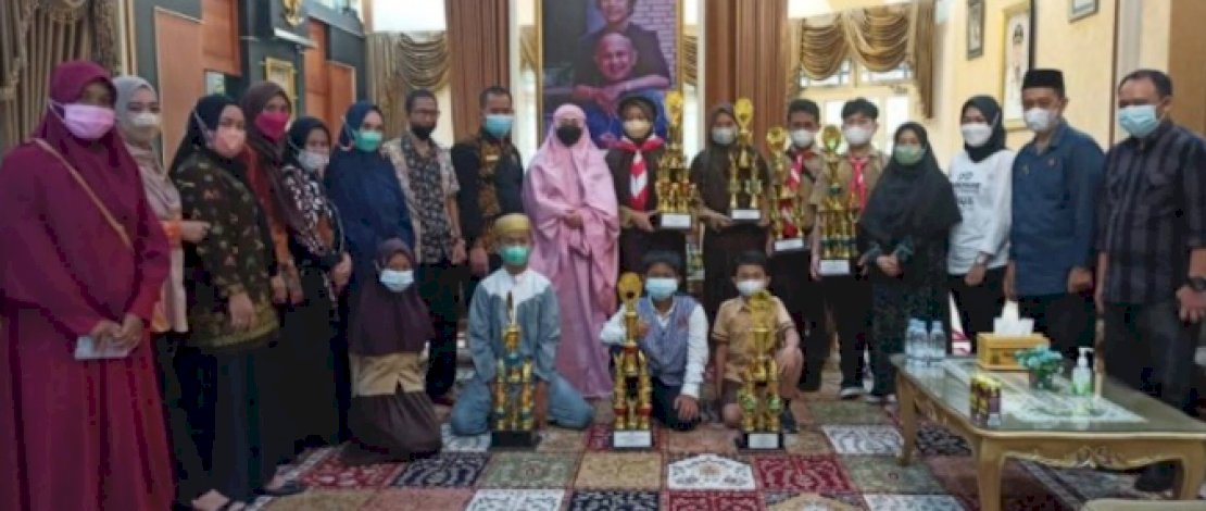 Erna Rasyid Taufan Sambut Kedatangan 7 Pelajar yang Harumkan Parepare di Tingkat Sulsel