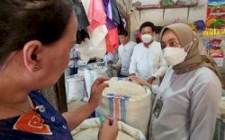 Monitoring ke Pasar, Bulog Parepare Pastikan Pasokan dan Harga Beras Stabil Saat Nataru