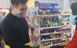 Berhasil Gagalkan Aksi Penipuan Online, Kasir Alfamart di Bantaeng Ditemui Baim Wong