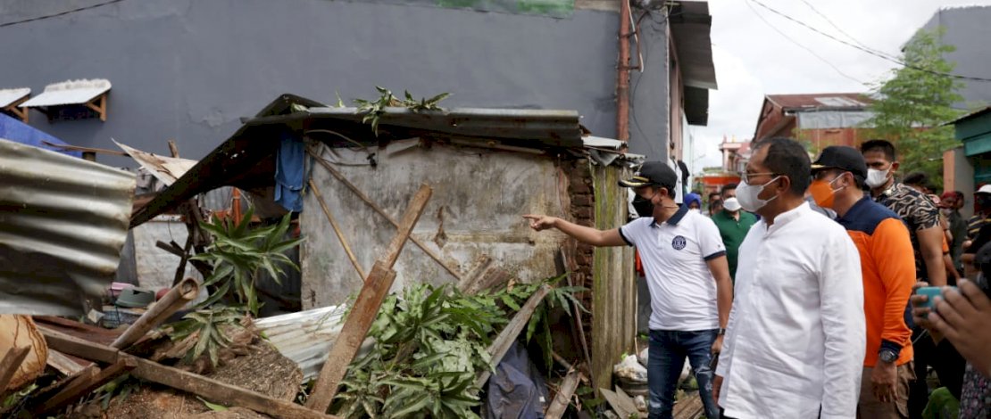 Danny Tinjau Lokasi Korban Angin Puting Beliung di Maccini Parang