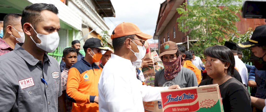 Danny Tinjau Lokasi Korban Angin Puting Beliung di Maccini Parang