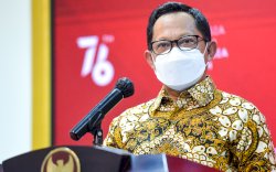 Mendagri Minta Kepala Daerah Berinovasi untuk Capai Vaksinasi 