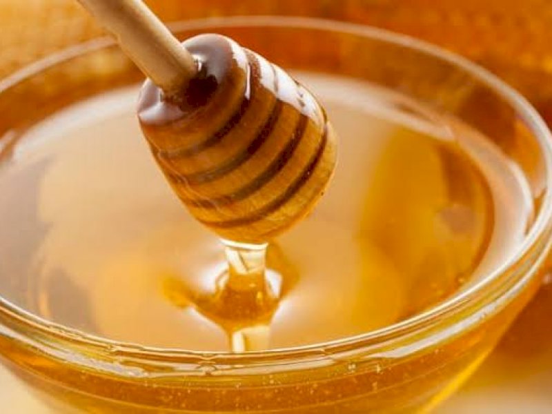 Rasakan 5 Manfaat Ini, Jika Kamu Rutin Minum Air Madu Setiap Pagi