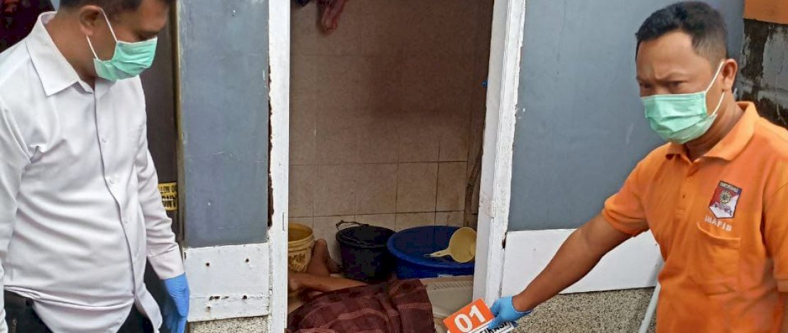 Pihak kepolisian Polres Pinrang melakukan identifikasi terhadap korban yang ditemukan tidak bernyawa di dalam sebuah kamar Villa.