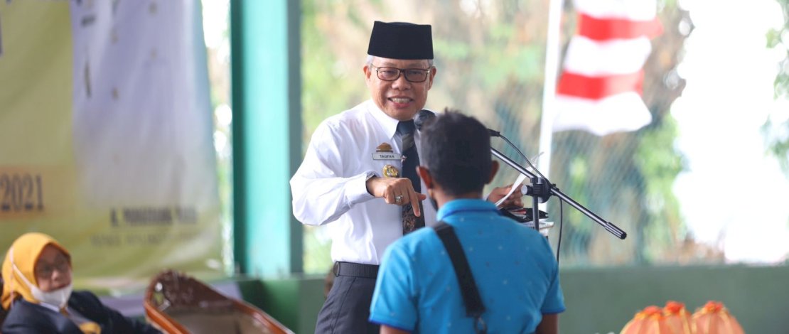 Beri Bantuan UMKM, Taufan Pawe: Untuk Meningkatkan Pendapatan Masyarakat