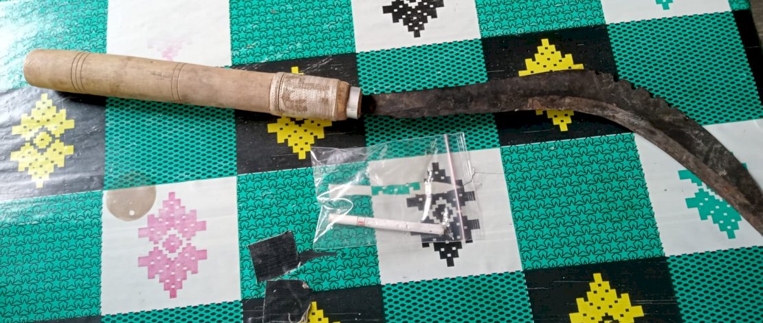 Maling Tinggalkan Sabit dan Sebatang Rokok Usai Bawa Kabur HP dan Uang Maling Tinggalkan Sabit dan Sebatang Rokok Usai Bawa Kabur HP dan Uang