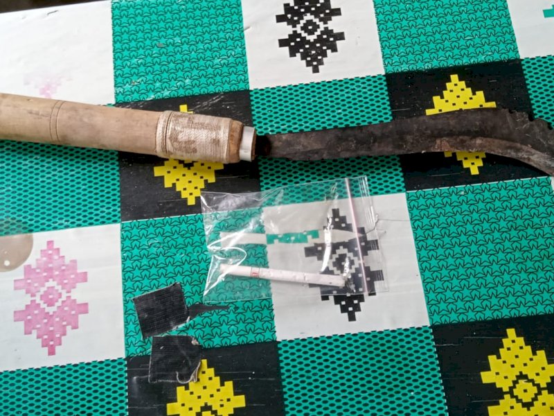 Maling Tinggalkan Sabit dan Sebatang Rokok Usai Bawa Kabur HP dan Uang 