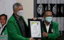 MD Kahmi Pinrang Dilantik, Bupati Pinrang Didaulat Menjadi Anggota Kehormatan